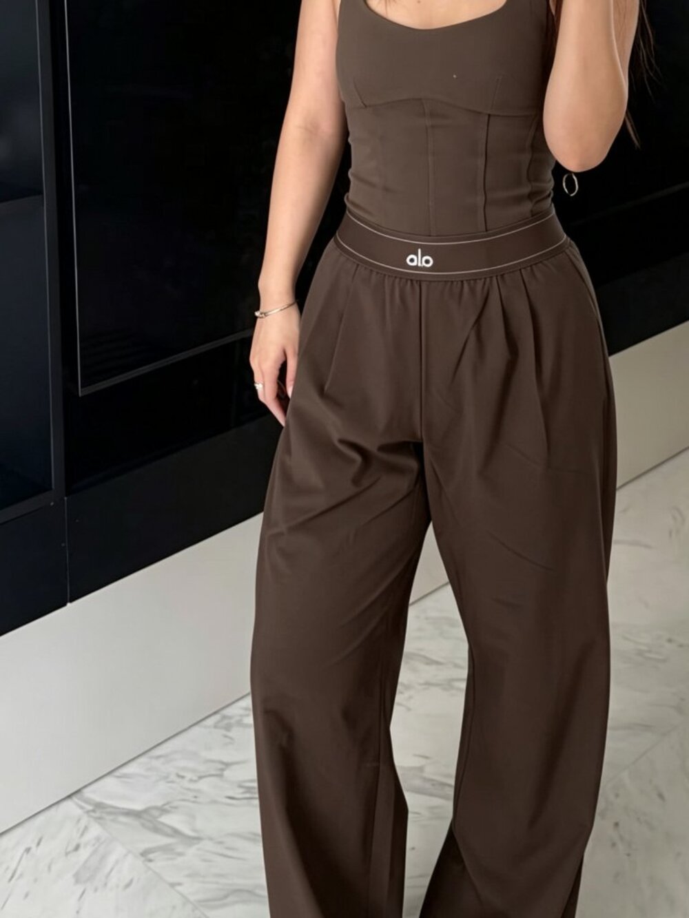 👢ALO Yoga Coffee Brown WideLeg Pants🤎 Experience the Perfect Fusion of Refined - Picture 7 of 7